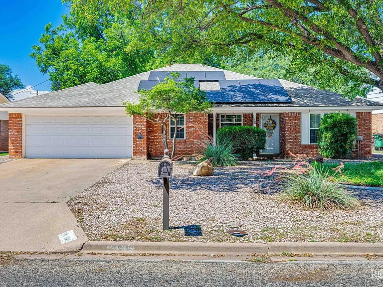 3108 Oak Forest Dr — Photo 1