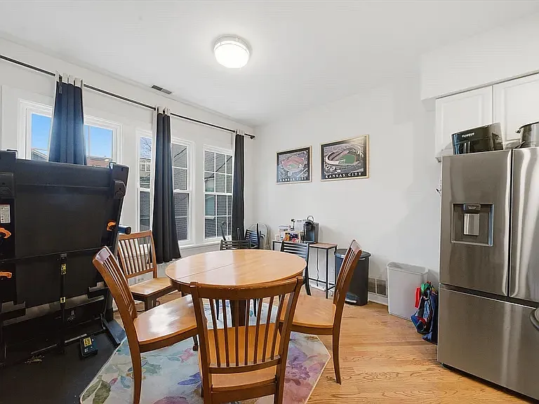 1532 W Oakdale Ave #1 — Photo 8