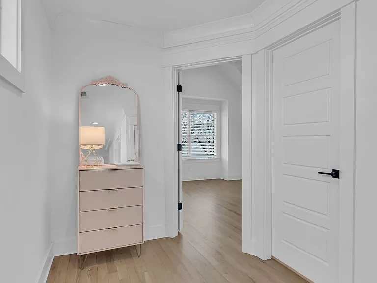 611B James Ave — Photo 31