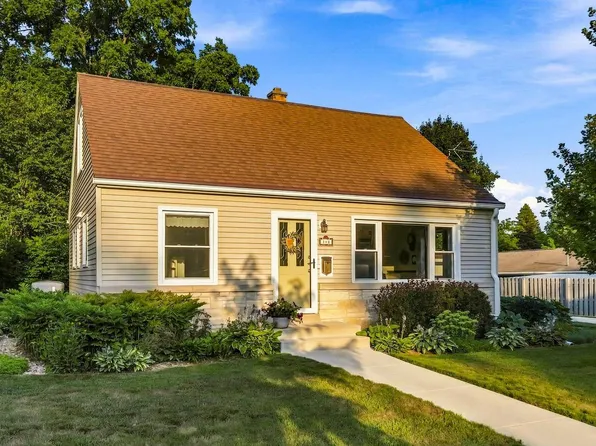 148 Tower DRIVE, Port Washington, WI 53074