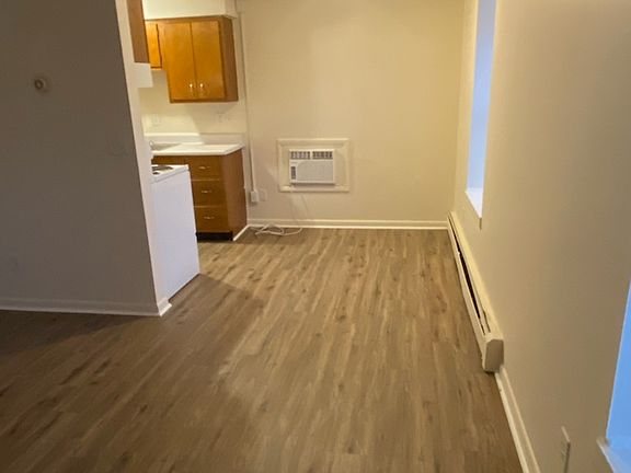 3rd image of 830 Continental Ct #1