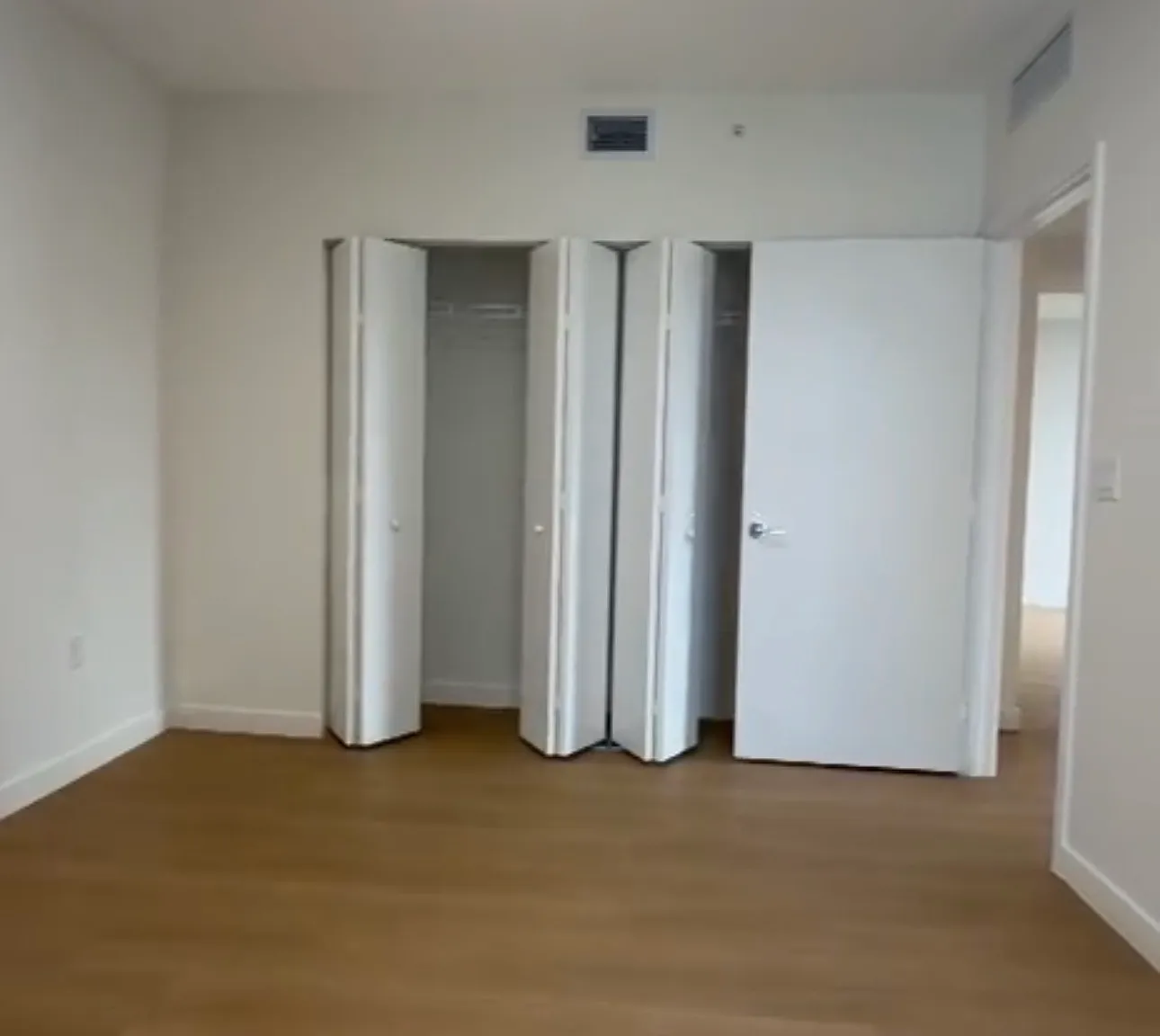 2 bed, 1025 sqft, $3,500 — Photo 4