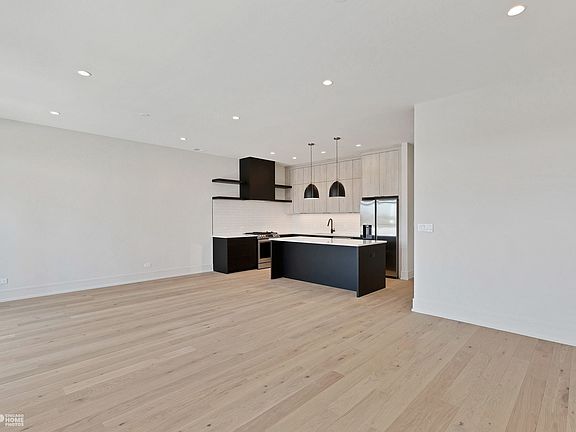 4th image of 4414 N Kedzie Ave #3N