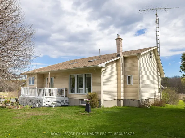 706 Spithead Rd, Frontenac Islands, ON K7G 2V6