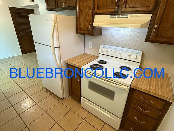 5th image of 717 NE Banner Dr APT A