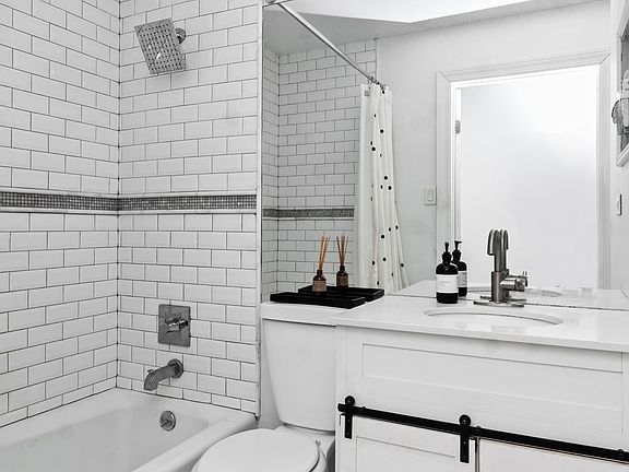 5th image of 222 W 14th St APT 2M