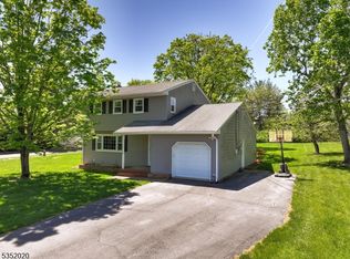 27 Roanoke Rd, Bridgewater, NJ 08807