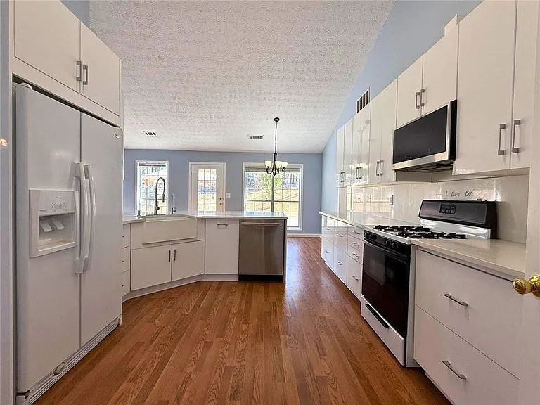 2029 Manor Oak Ln — Photo 13