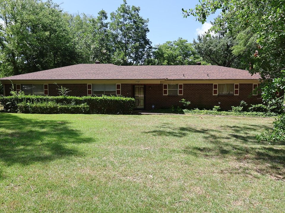 1st image of 700 Hollybrook Dr