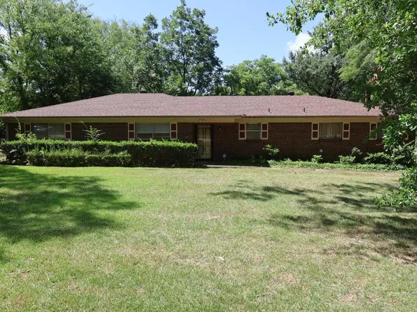700 Hollybrook Dr, Longview, TX 75605