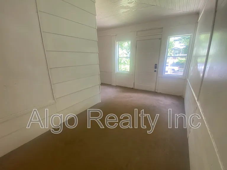 2117 Ilion Ave N — Photo 6