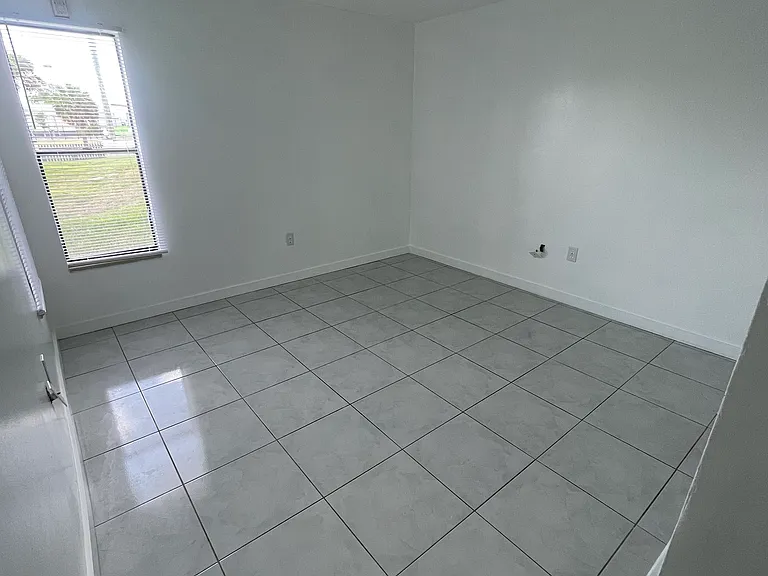 1011 Clearmont St NE #105 — Photo 17