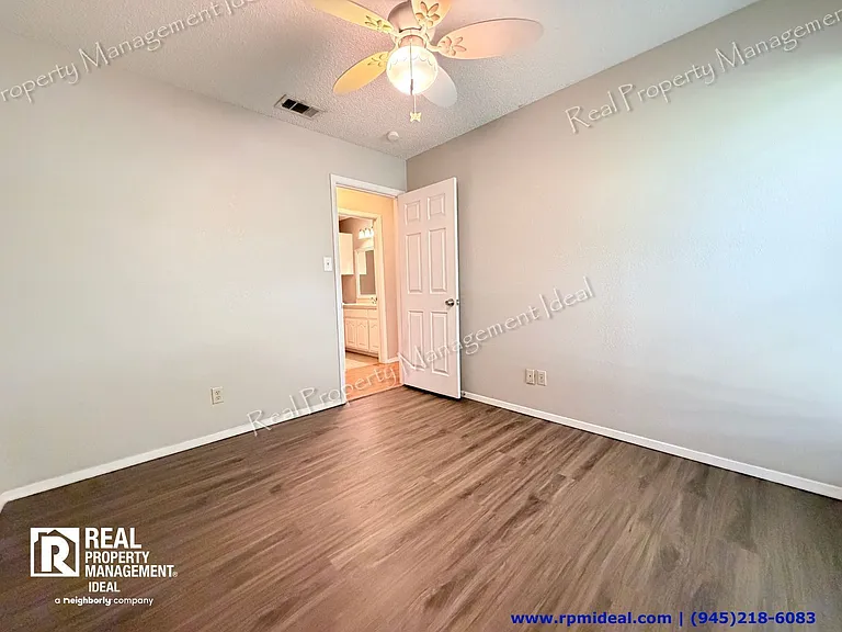 7832 Pebblebrook Dr — Photo 12