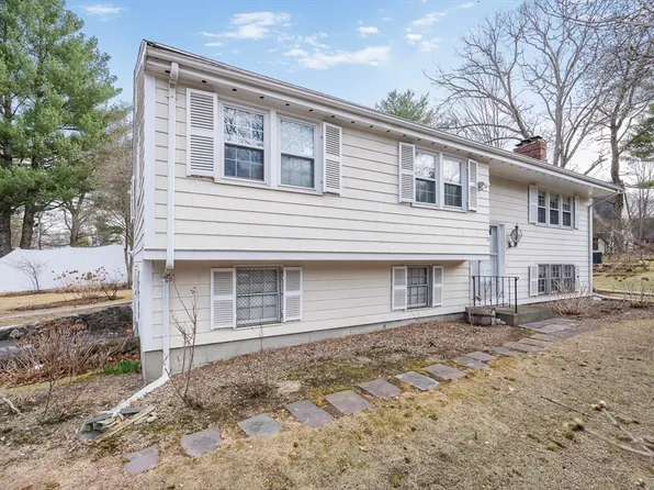 32 Rockland St, Wellesley, MA 02481