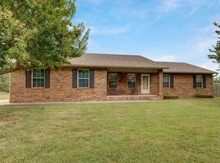 324 Country Ln, Mount Vernon, MO 65712