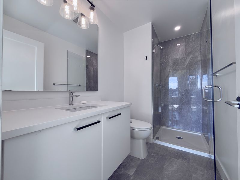 Surrey Apartment for rent - 2 Bedrooms — photo 8