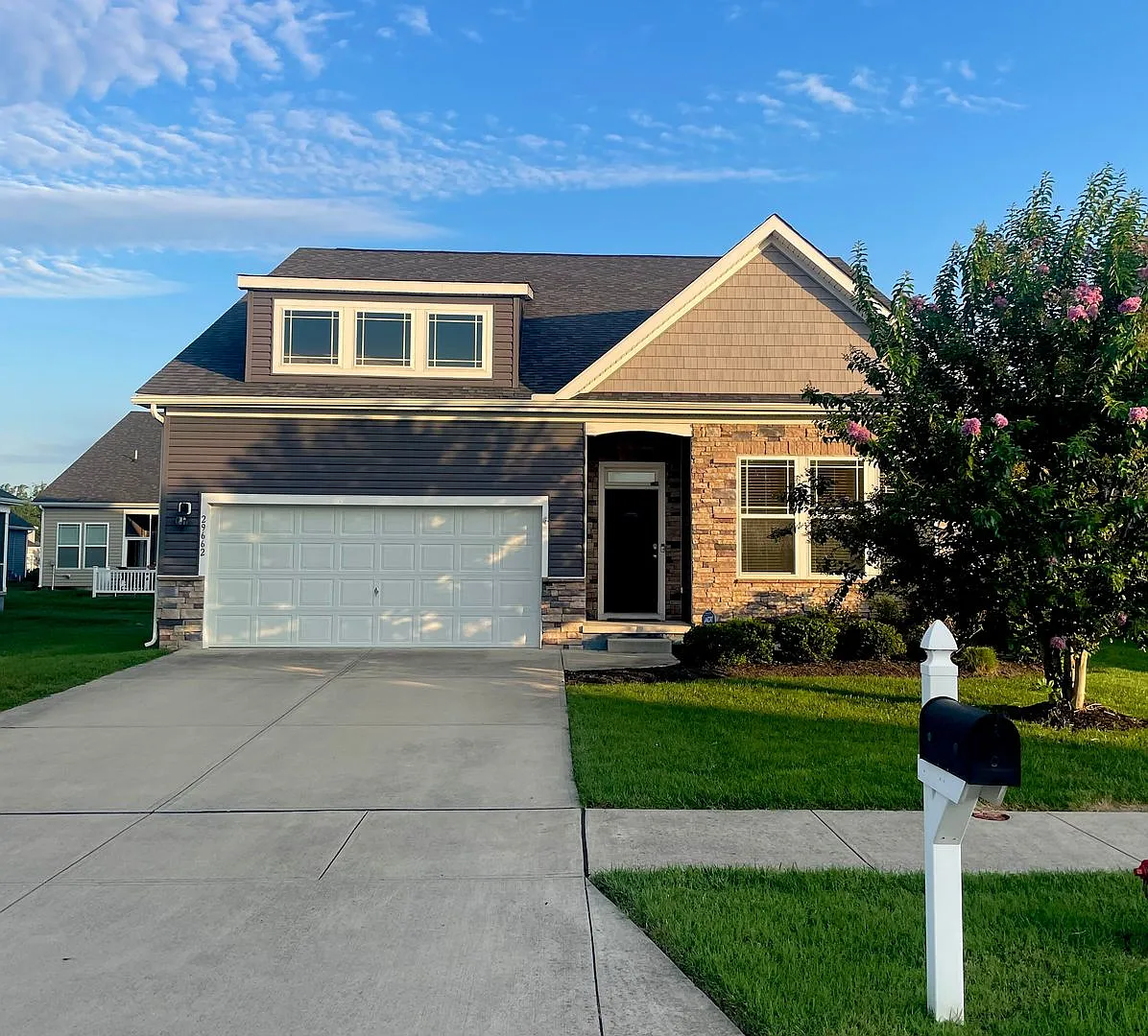 Two Story home in Windstone — Photo 2