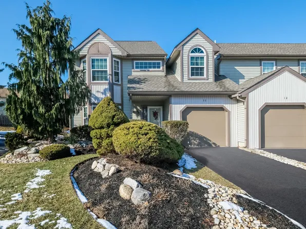 11 Locust Ln, Newtown, PA 18940