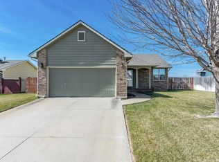 1407 N Spring Ridge Dr, Derby, KS 67037