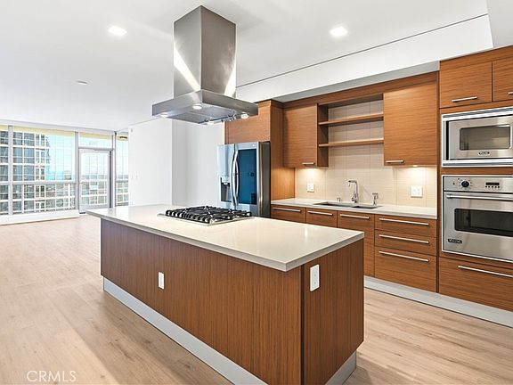 2nd image of 9 Macarthur Pl Unit 1605