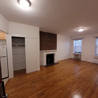 Rented by City Connections Realty | media 5