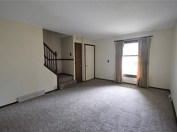 5th image of 192 Hemlock Dr