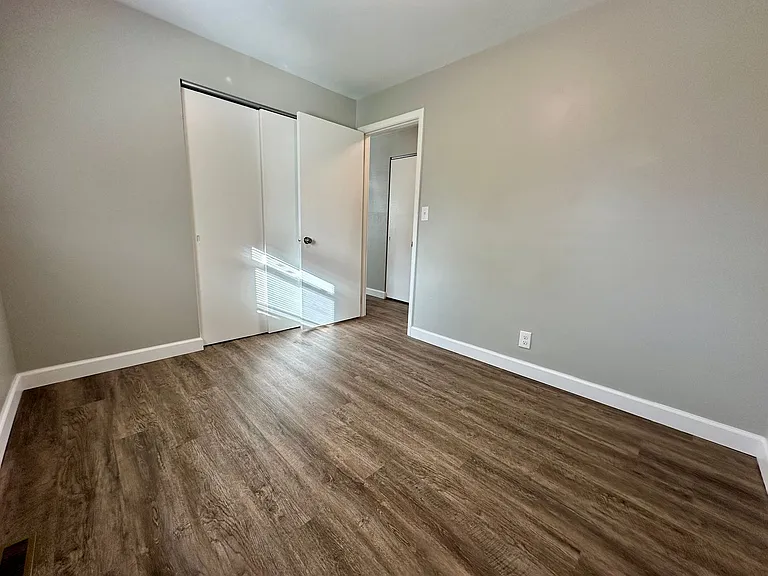 2274 Broadmoor Dr — Photo 16