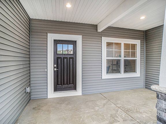 4th image of 3043 Red Alder Dr