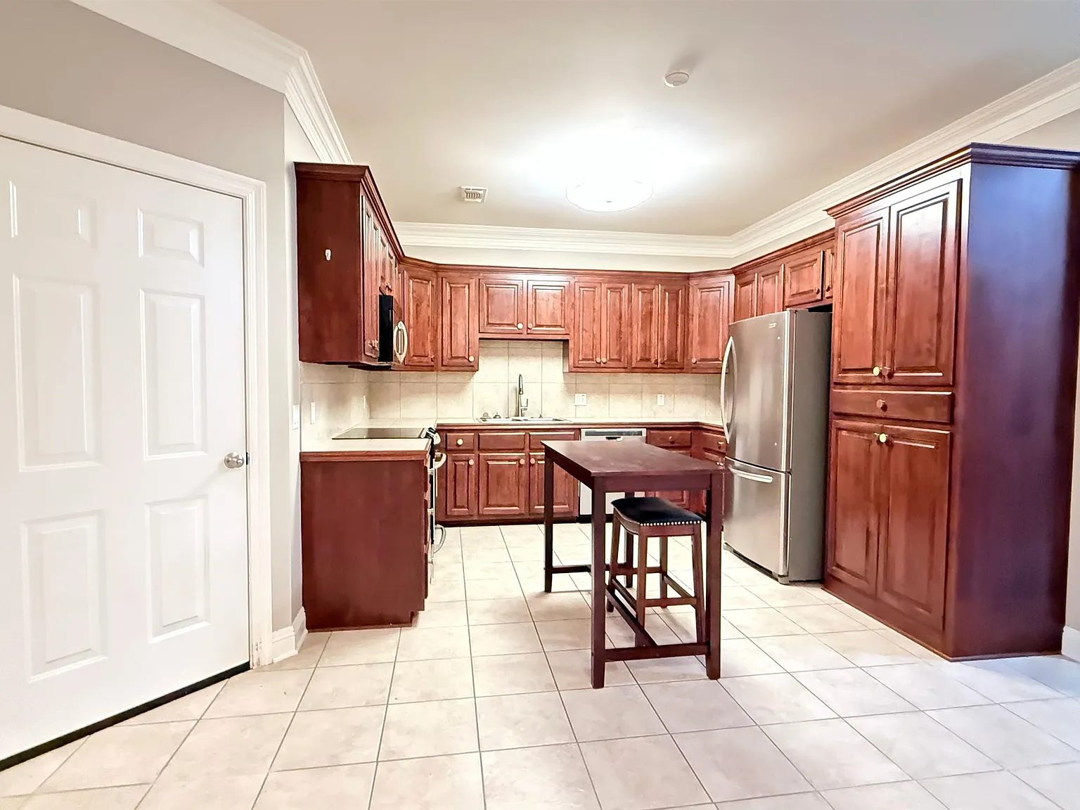 2 bed, 1100 sqft, $1,500 — Photo 3
