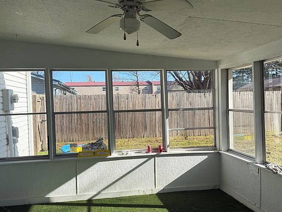 4th image of 910 Dwight St