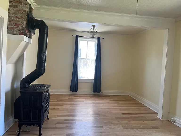 436 S 6th St W — Photo 1
