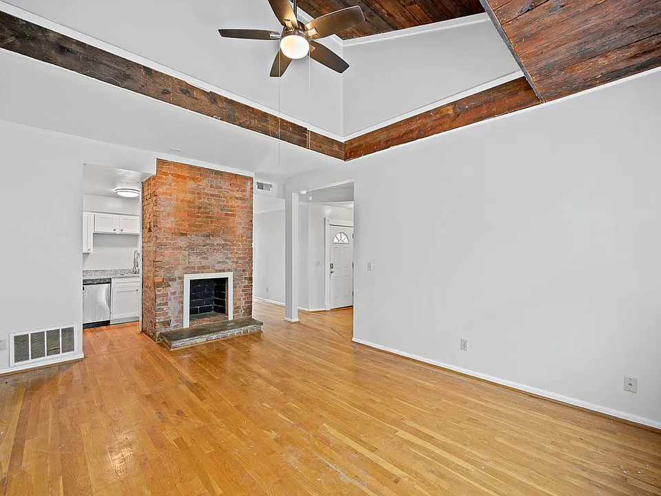 12 W Hollister St #2