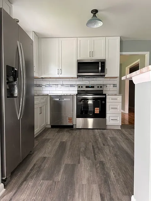 3 bed, 1272 sqft, $2,400 — Photo 4