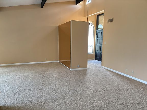 Entrance
Closet
Shaded Mirror