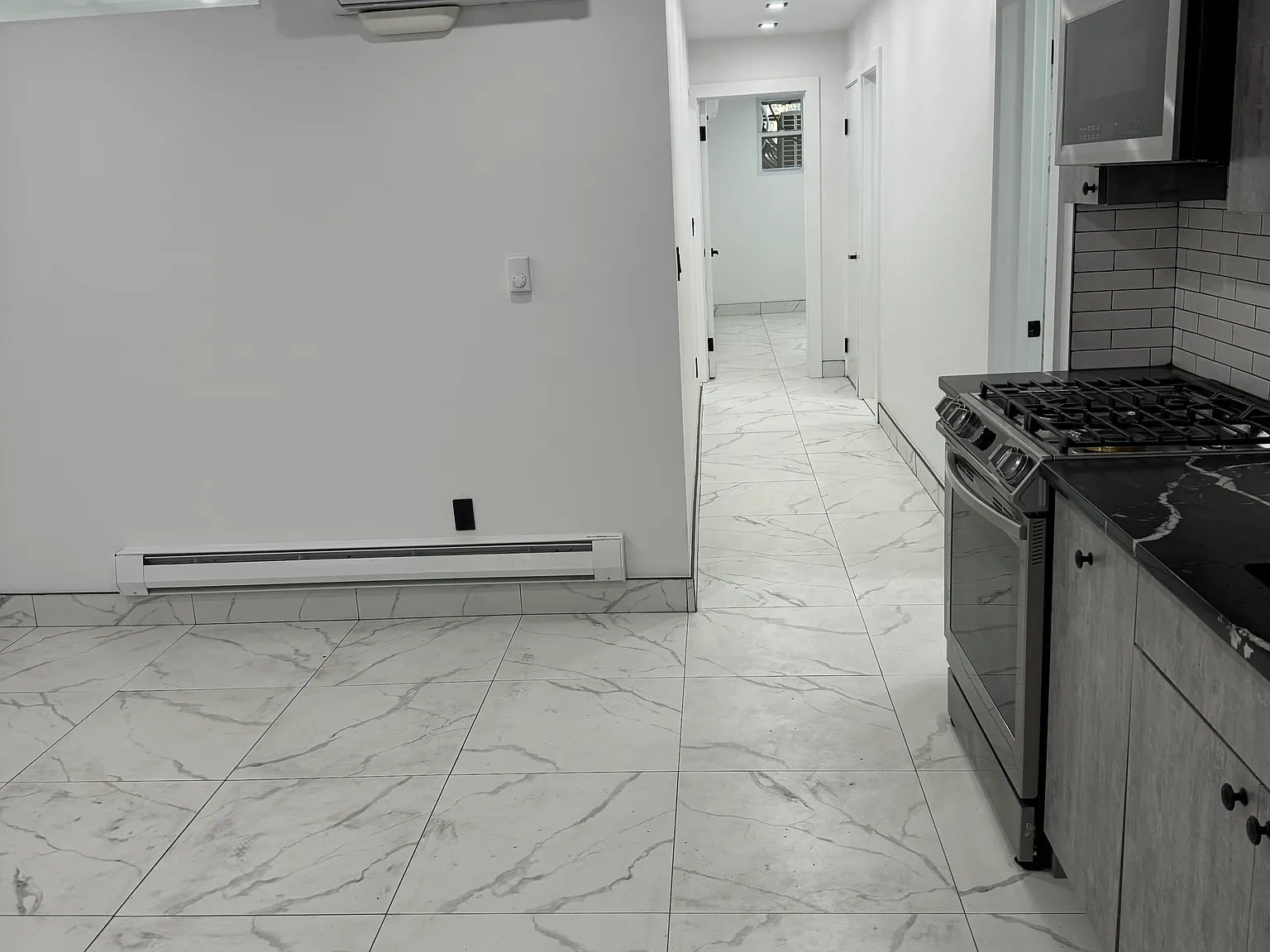 3 bed, 950 sqft, $3,800 — Photo 3