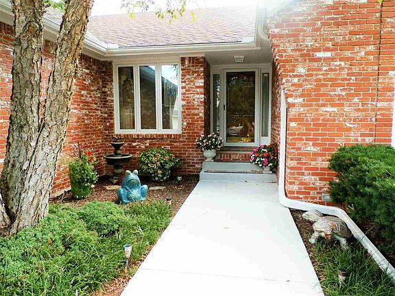 3rd image of 2709 N Rushwood Ct