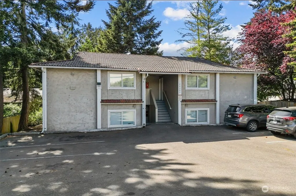 2 bed, 900 sqft, $1,950 — Photo 1