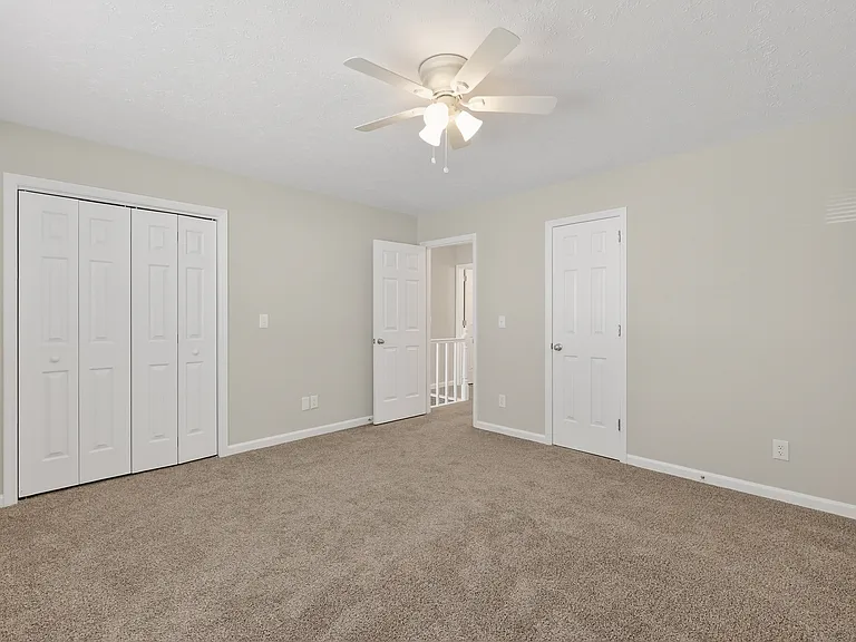 601 E Grundy St #B — Photo 26