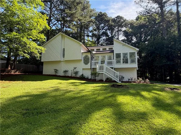 585 Rivercrest Dr, Woodstock, GA 30188