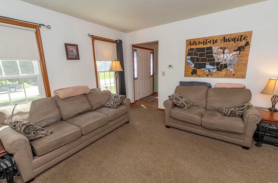 3 bed, 2404 sqft, $2,800 — Photo 2