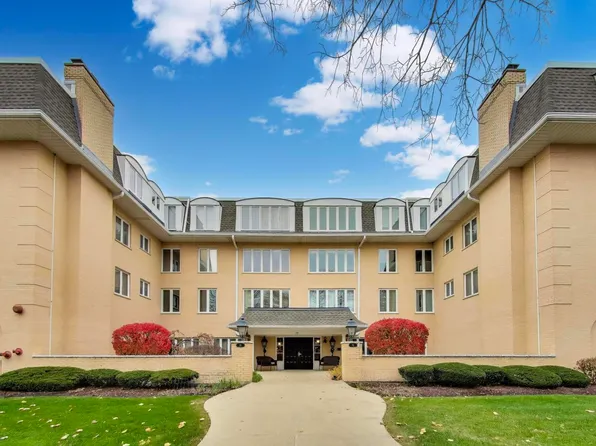 75 S 6th Ave #204, La Grange, IL 60525