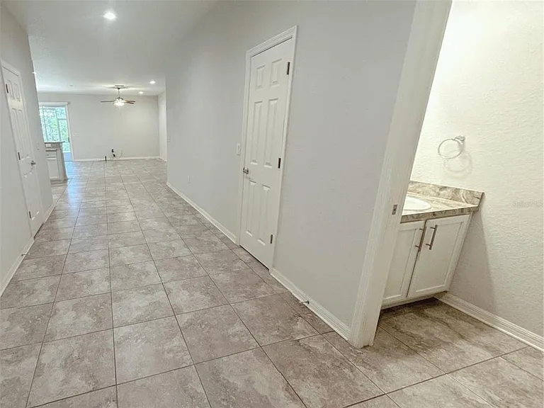1213 Grantham Dr — Photo 10