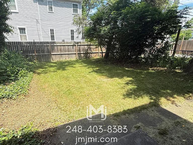 1505 E 4th St — Photo 9