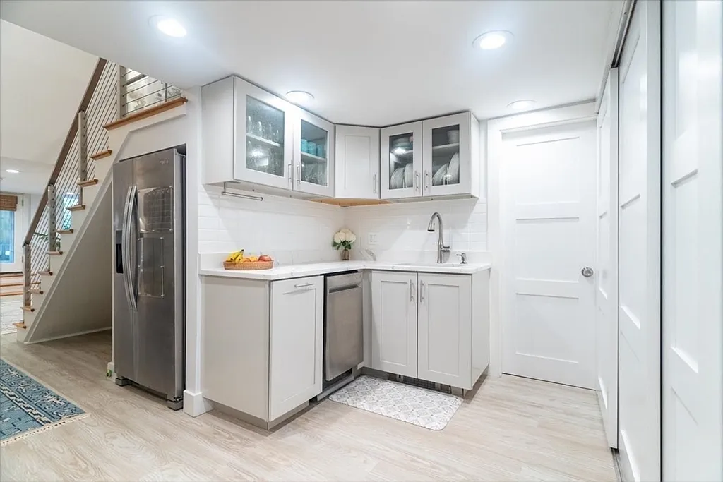 2 bed, 892 sqft, $5,600 — Photo 2