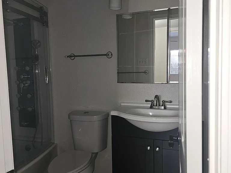 617 Country Ln — Photo 13