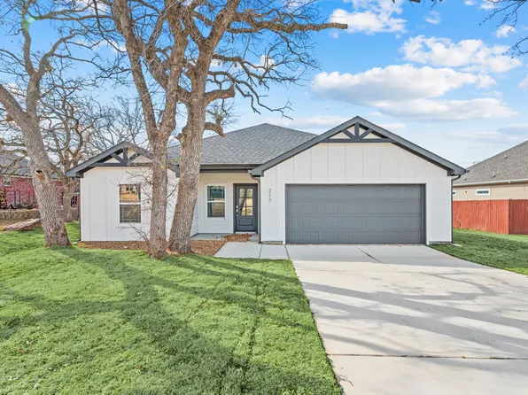 217 Shady Oaks Dr, Runaway Bay, TX 76246