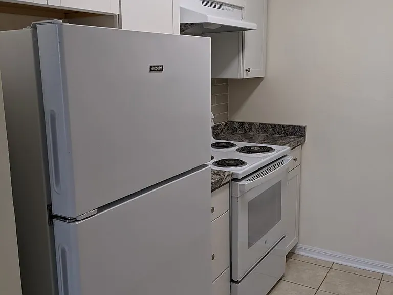 300 Gunn Ave #7 — Photo 2