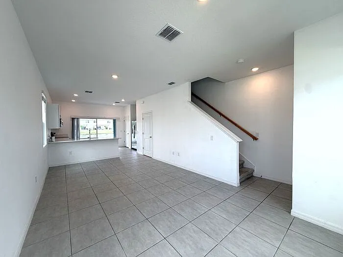 2 bed, 2.5 bath, 1255 sqft, $1,600 — Photo 3