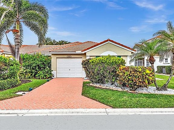 3rd image of 6118 Lake Hibiscus Dr