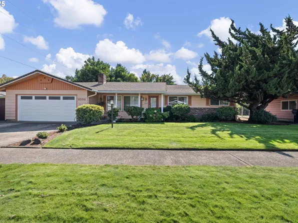 2556 Dover Dr, Eugene, OR 97404